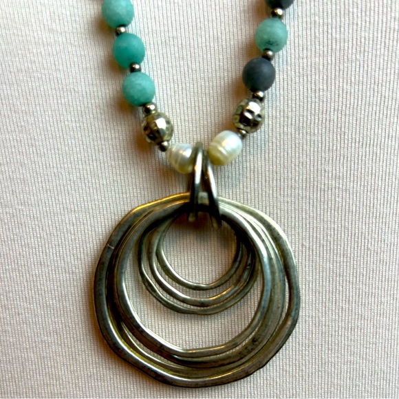 Turquoise and Green beaded pendant necklace with silver accents. - Picture 4 of 6